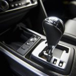 jazda samochodem z automatyczną skrzynią biegów