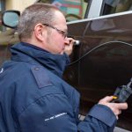 Jak otworzyć zamknięty samochód z kluczykami w środku