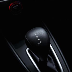 jak czytać oznaczenia w automatycznej skrzyni biegów